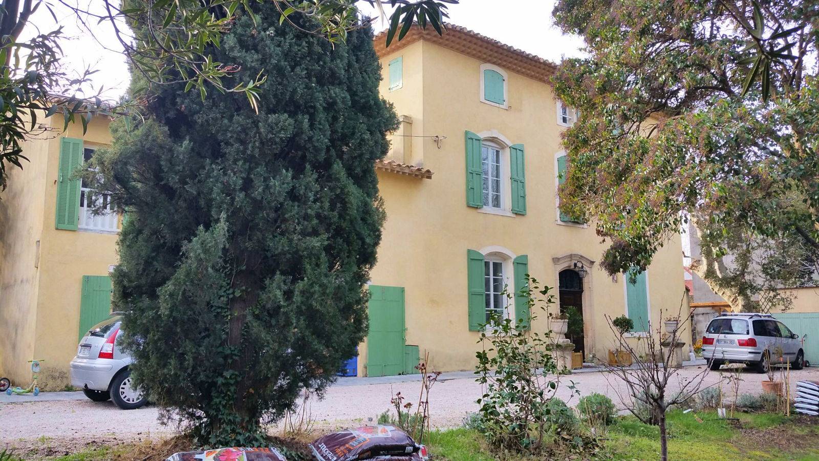 Loue chambre étudiante meublée 17m² Marseille en demi-pension