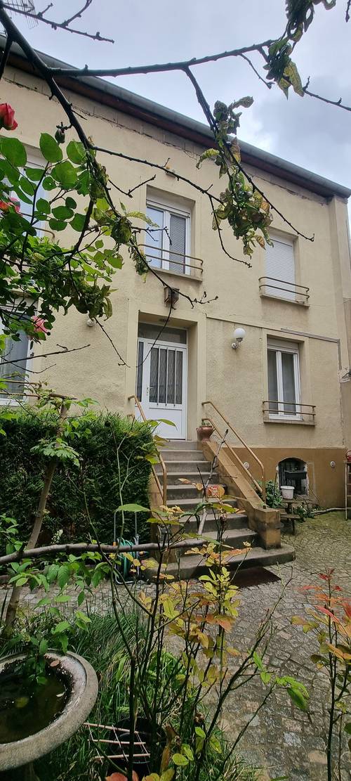 Loue dans maison de ville avec jardin, appartement 2pc à Paris 13ème