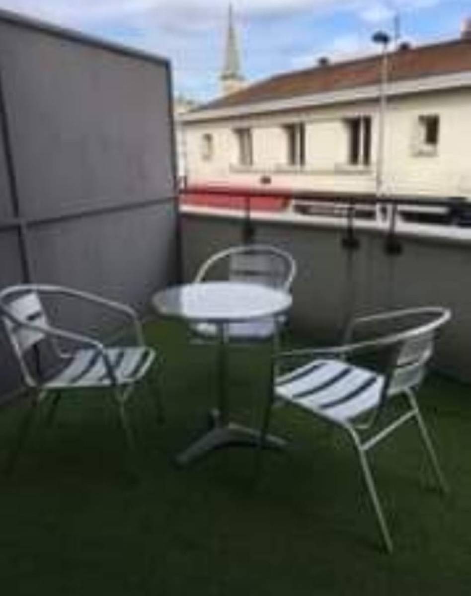 Loue T3 meublé 57m² et terrasse de 10m² + parking, quartier Saint Augustin - Mérignac (33)