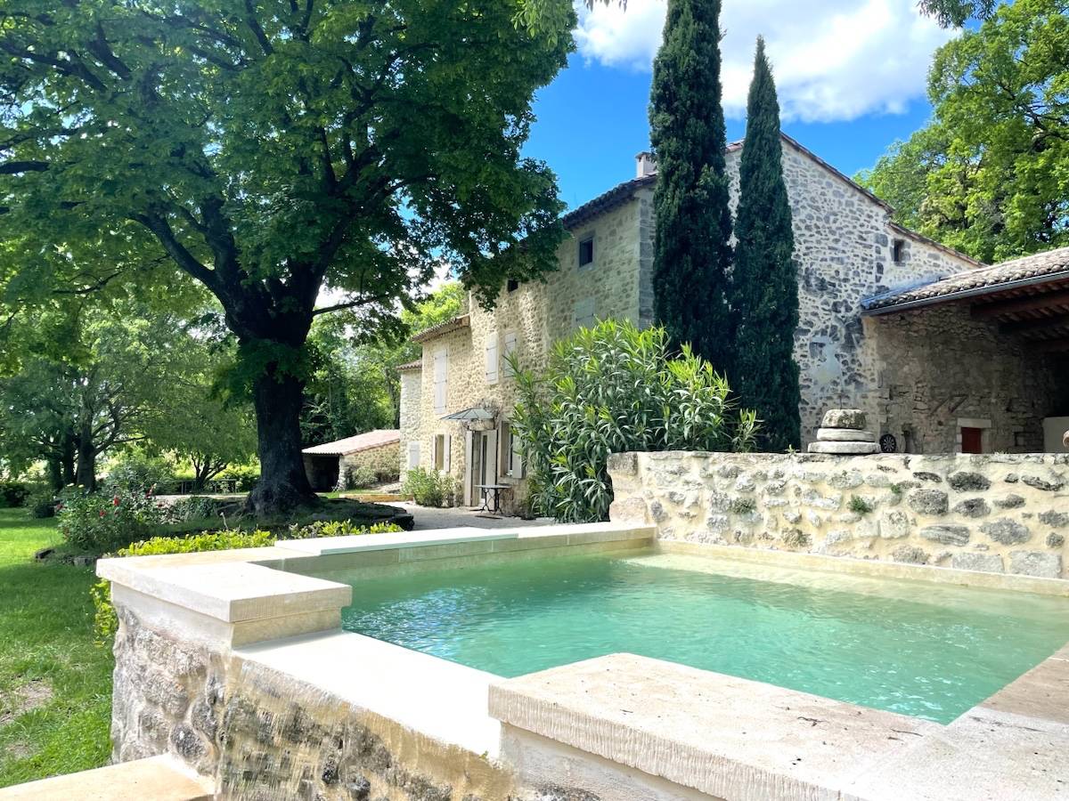 Loue mas familial en Drôme Provençale - 4 chambres, 10 couchages - Clansayes (26)