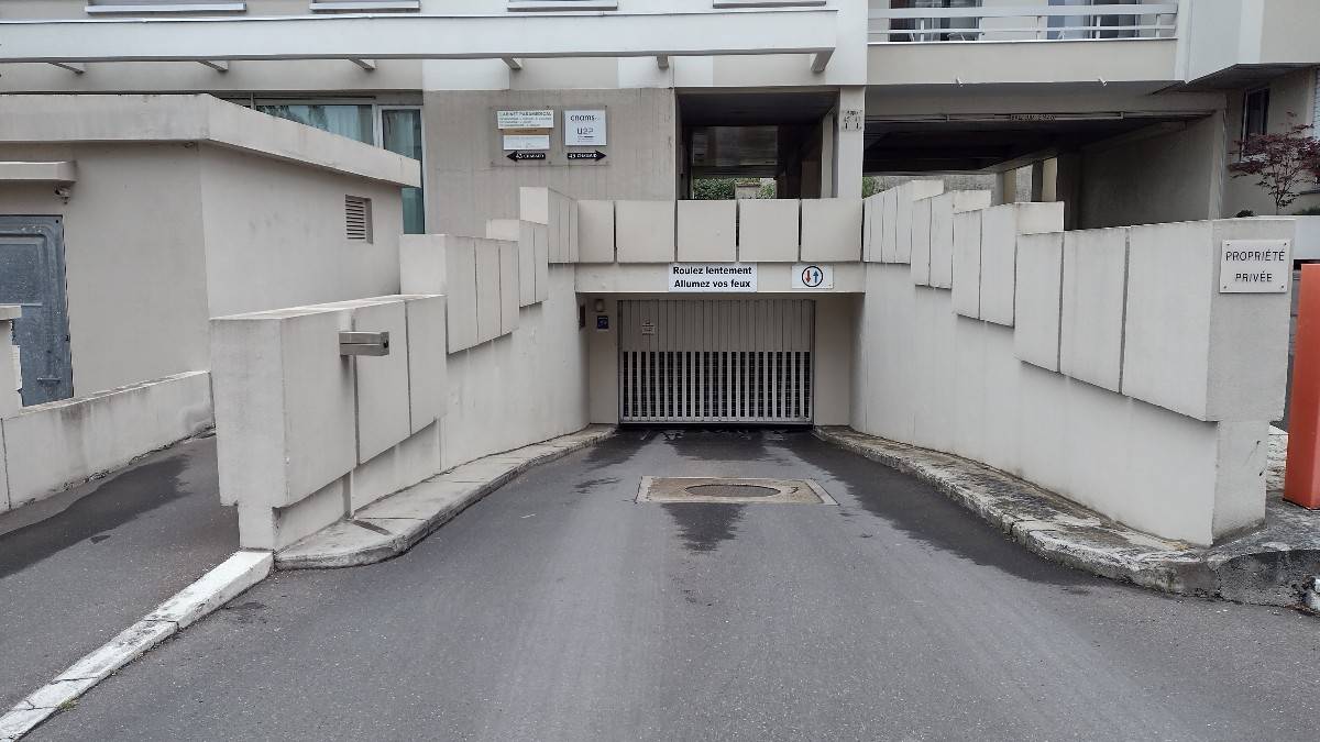 Loue emplacement de parking - Reims Centre ville - 8m²