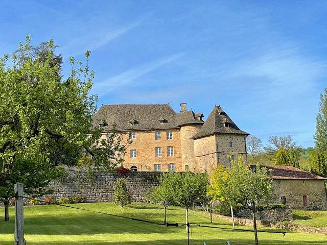 Loue dans le Lot château monument historique - 18 couchages - Terrou (46)