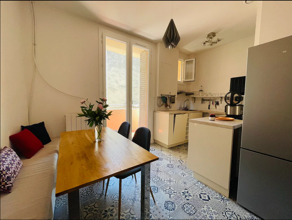 Loue appartement Eté Toulon centre ville 2 chambres 2 balcons, 4 couchages on Gens de Confiance