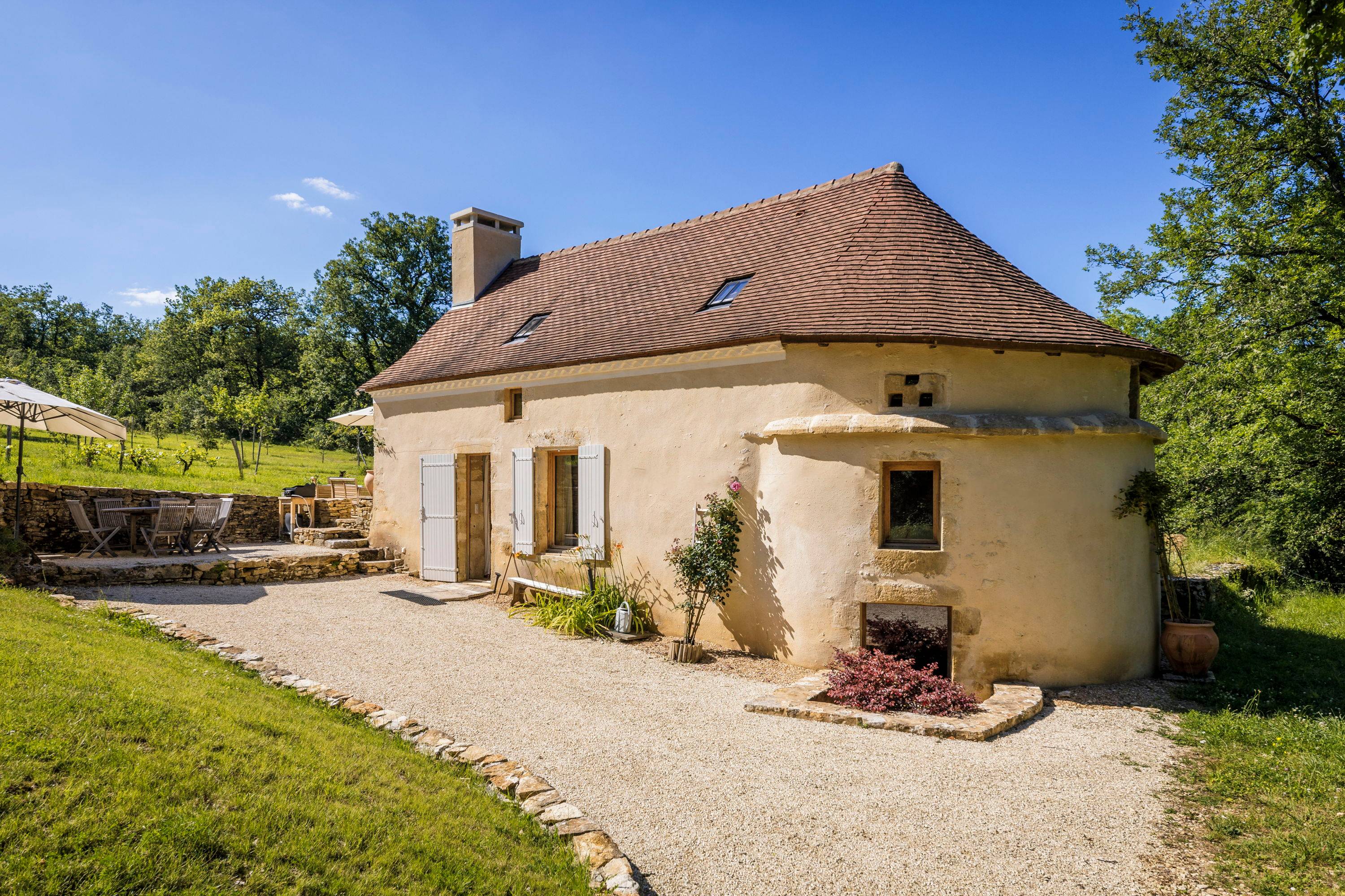 Loue gîte en Périgord (Dordogne) - accès piscine, 1 chambre, 2 couchages - Saint-Germain-des-Prés (24)