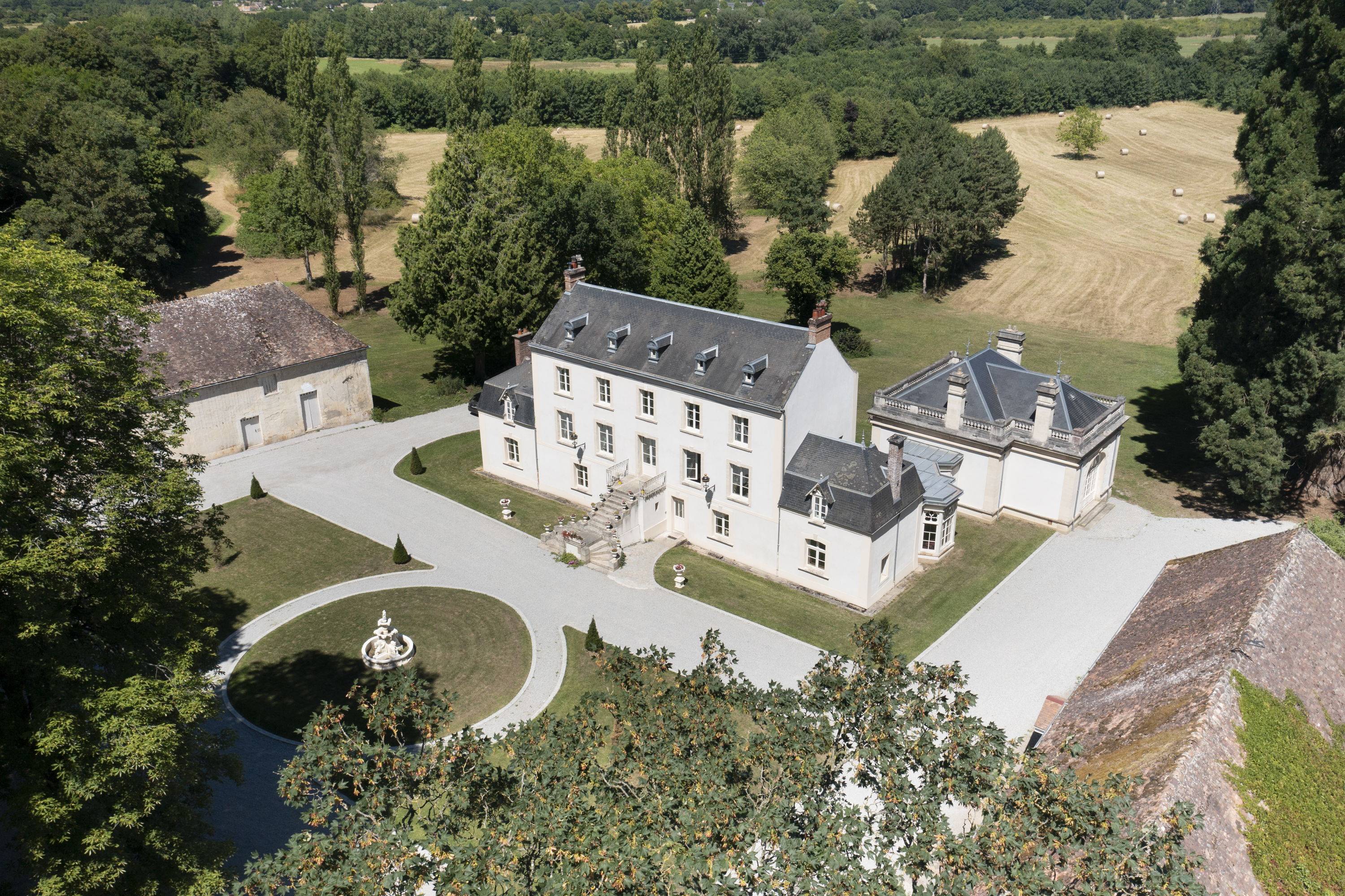 Loue villa exclusive d’un château avec piscine à la campagne et à 1h de la mer - 38 couchages