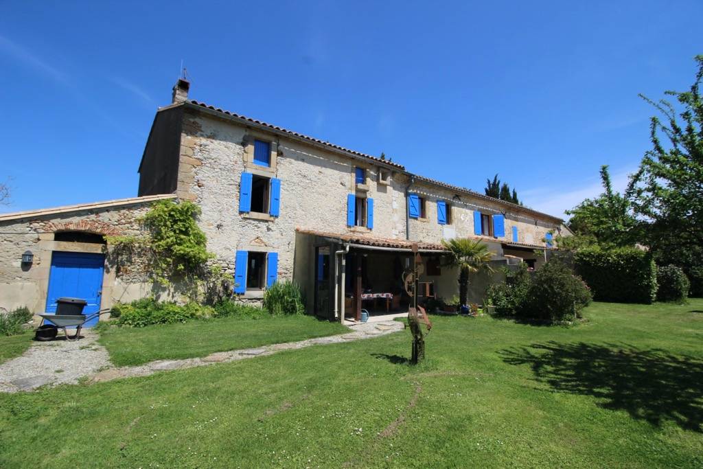 Loue 3 gîtes avec piscine - 4 à 6 couchages par gîte soit 18 au total - Fanjeaux (11)