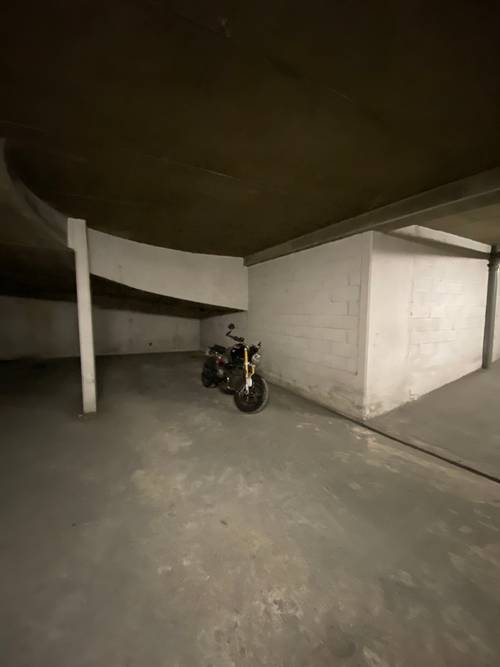 Loue grande place de parking rue d’Alesia Paris 14ème - 20m²