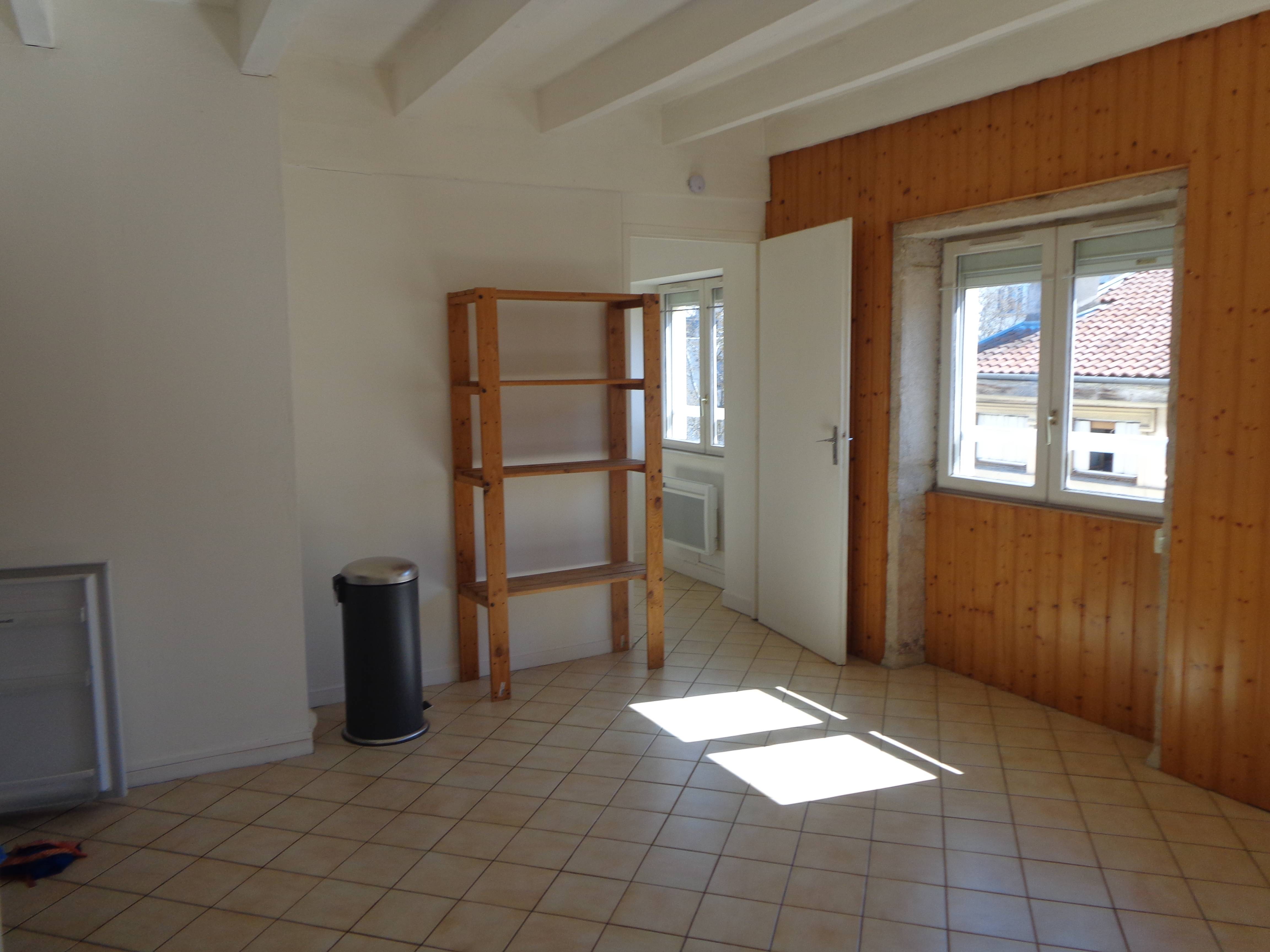 Loue appartement 31m² Lyon 3ème - Saxe/Paul Bert dans immeuble avec ascenseur