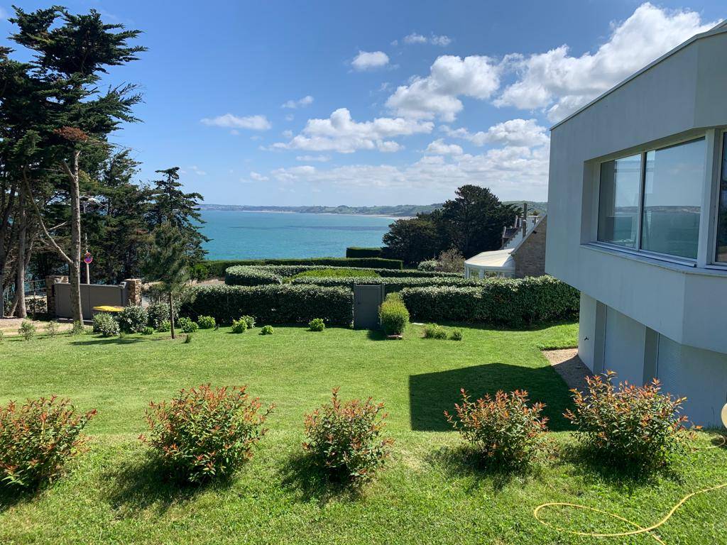 Location maison 13 couchages, vue directe mer, Pléneuf ValAndré Bretagne (22) sur Gens de Confiance