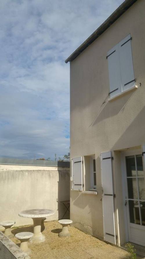 Location maison meublée 25m² - terrasse - place de parking - box internet