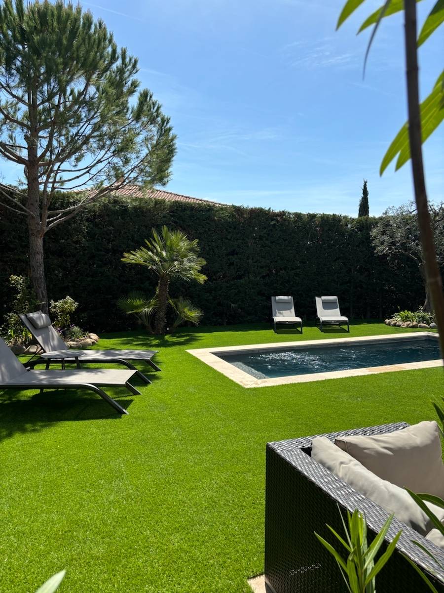 Loue maison saisonnière 4 chambres domaine sécurisé, hauteur de Nice avec piscine - 8 couchages