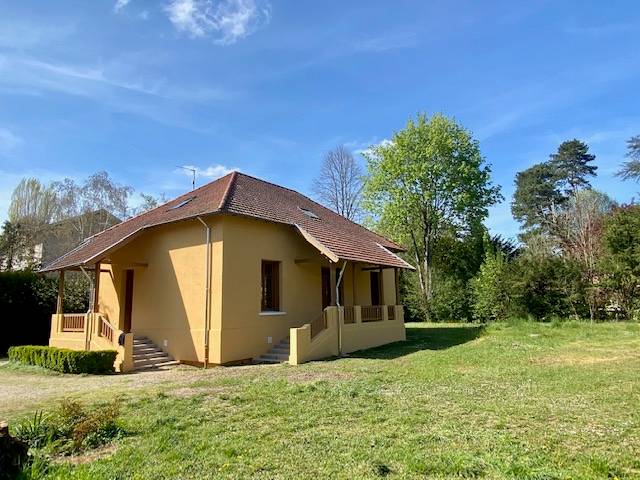 Loue maison 159m² Tassin-la-Demi-Lune 6 chambres terrain 1200m² calme proche gare