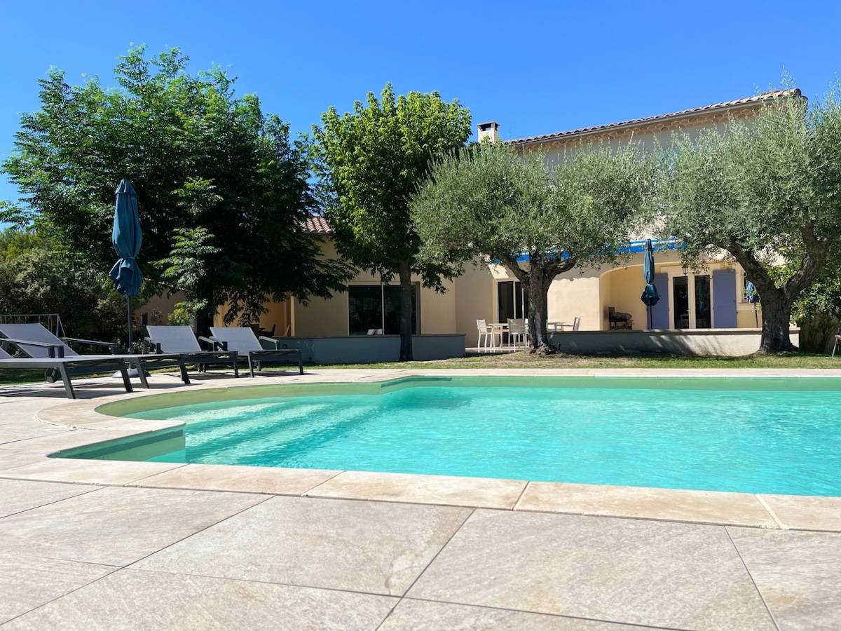 Loue villa climatisée au cœur de la Provence et du Ventoux - 6 chambres, 12 couchages