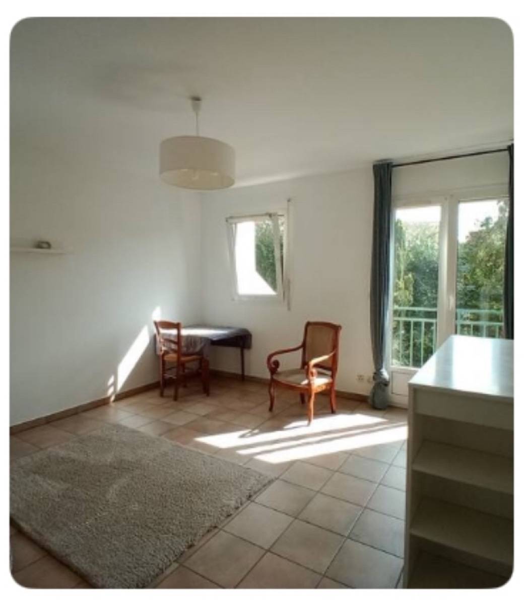 Loue meublé lumineux, 20m², Guyancourt (78), proche Versailles