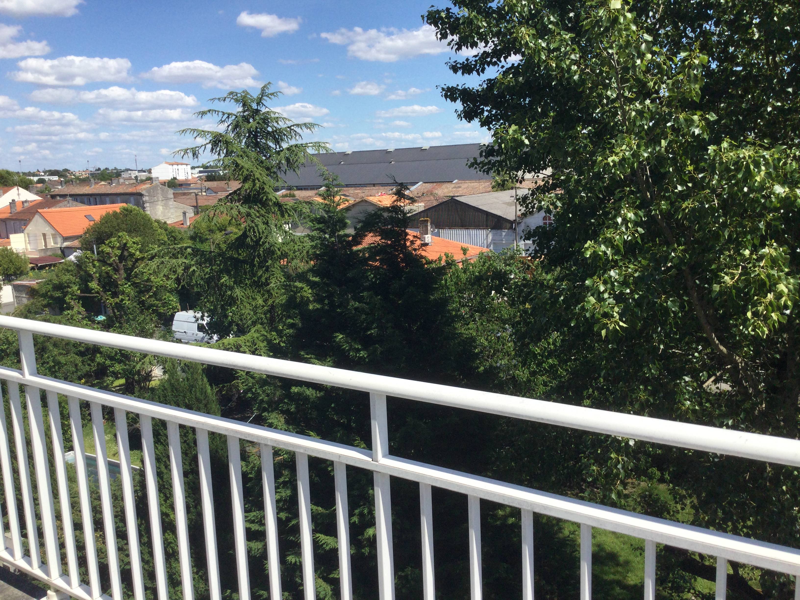 Location meublée à l’année - 27m² en loi Carrez (32m² de superficie)