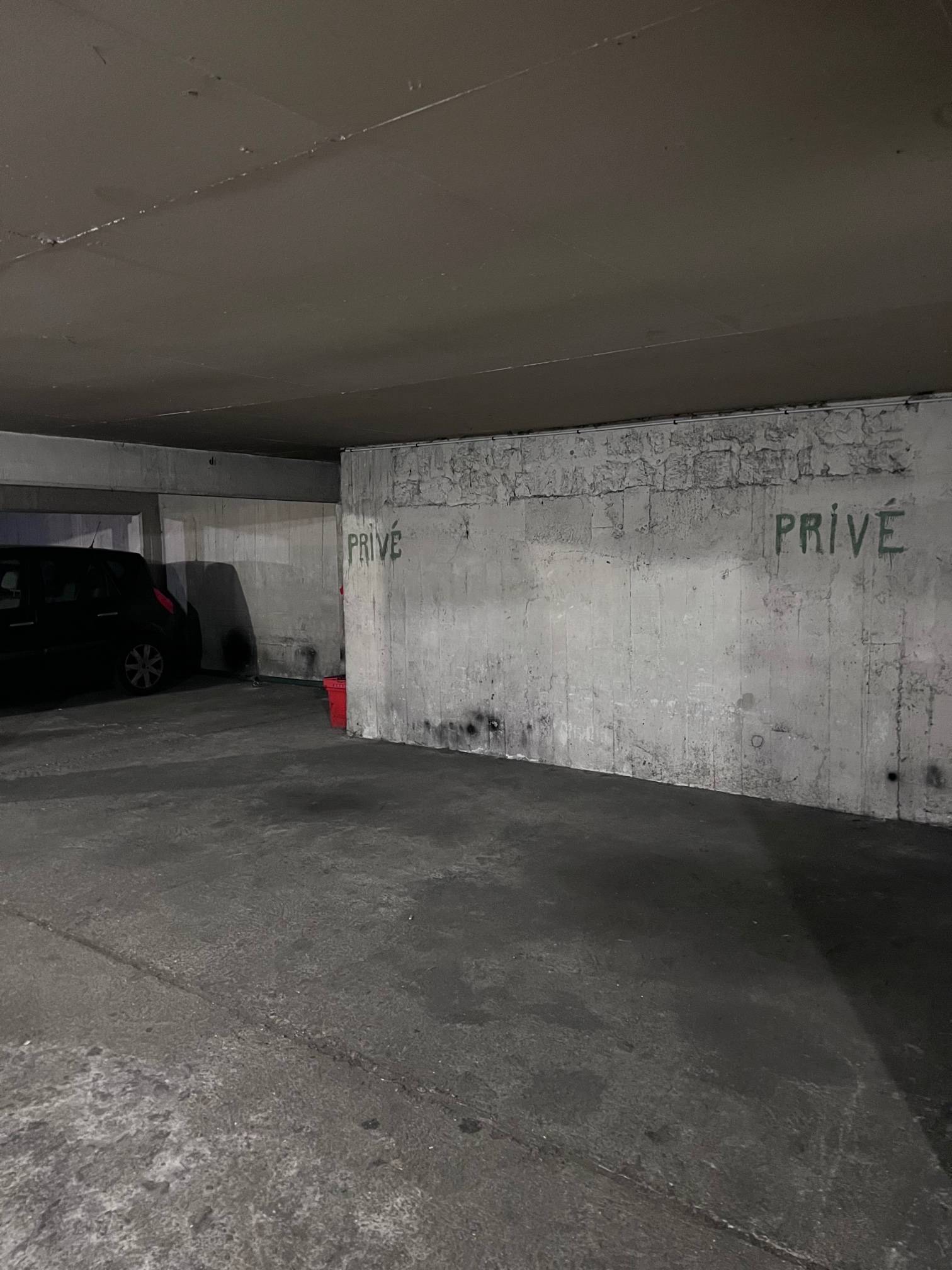 Loue place de parking au pied du Métro Goncourt (avenue Parmentier) - 18m², Paris 10ème