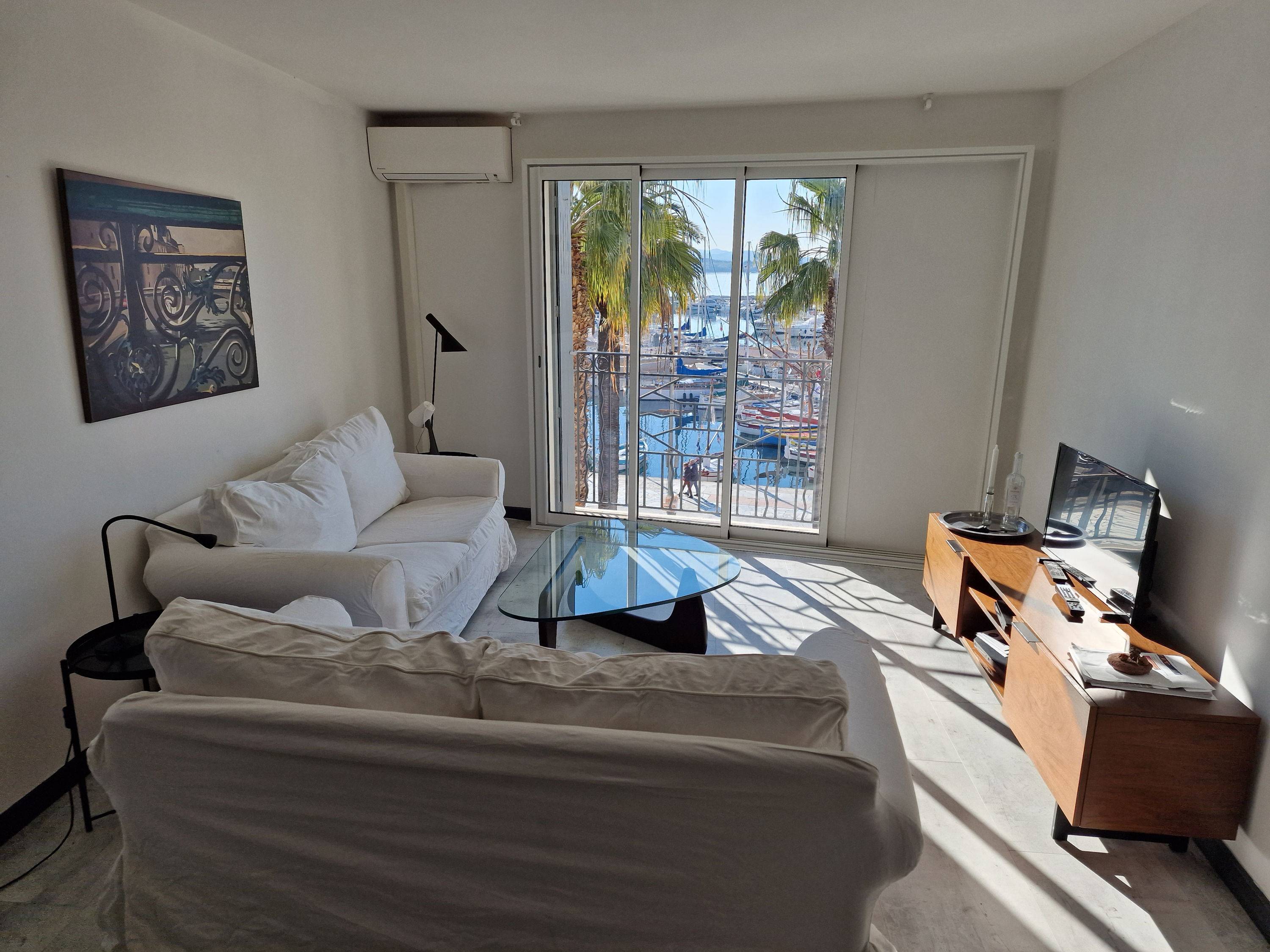 Loue T3 avec 2 chambres sur le port piétonnier et la baie de Sanary - 4 couchages