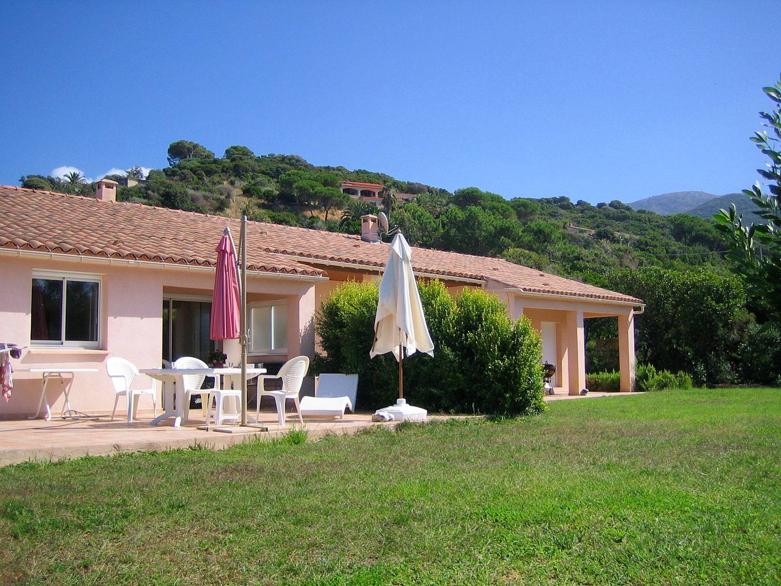 Loue villa 3 étoiles pieds dans l’eau avec petite plage en bas du jardin - 5 couchages - Calcatoggio (20)