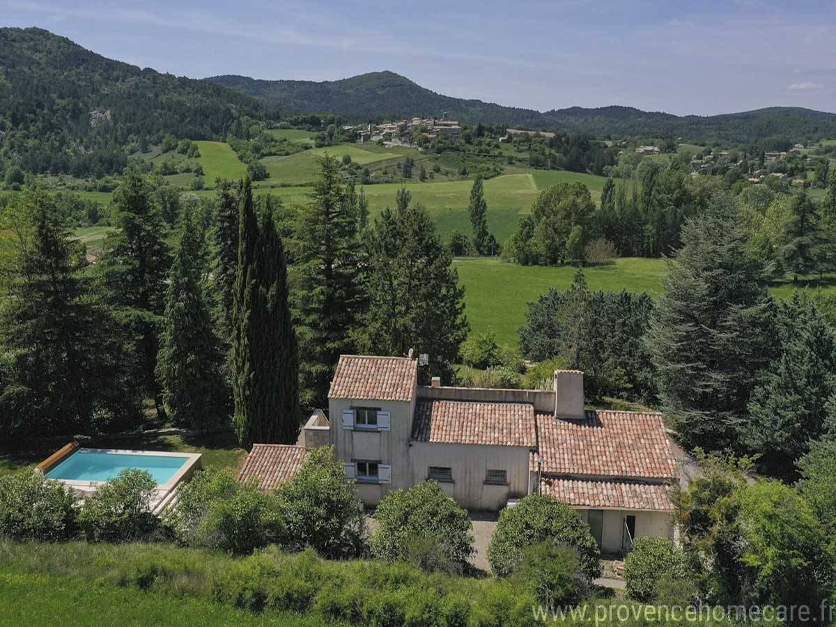 Loue Les Gavottes, maison de vacances en Luberon, 10 couchages, grand jardin ombragé et piscine privée