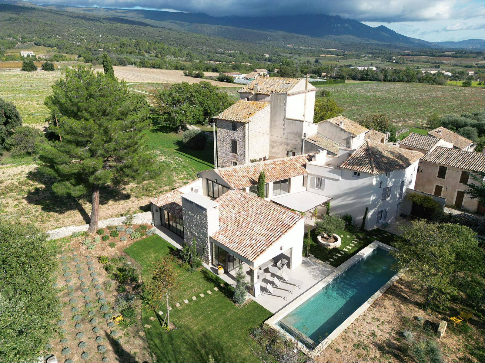 Loue villa entièrement rénovée dans le Lubéron, proche de Gordes et Roussillon - 10 couchages