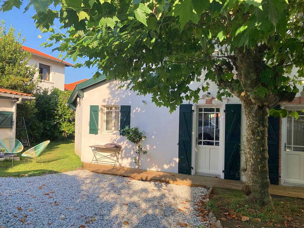Loue maison chaleureuse avec jardin et petite piscine - 3 chambres, 6 couchages - Biarritz-Côte des Basques Quartier Bibi