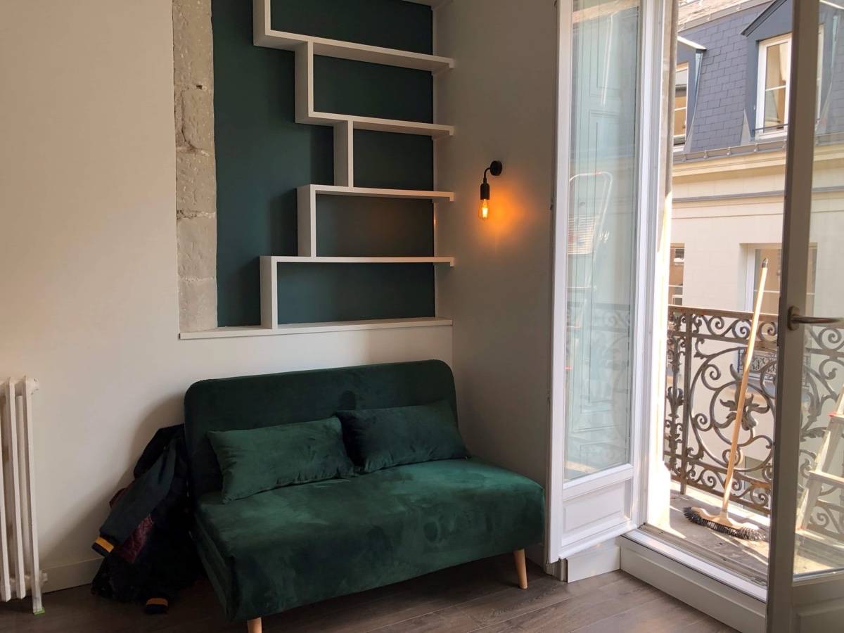 Loue studio meublé et équipé refait à neuf centre-ville de Nantes 594 + 56 de charges