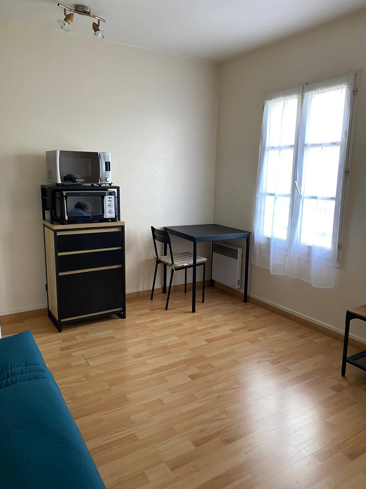 Loue studio meublé - 5 min à pied de la gare de Fontainebleau Avon - avec Parking - 24m²