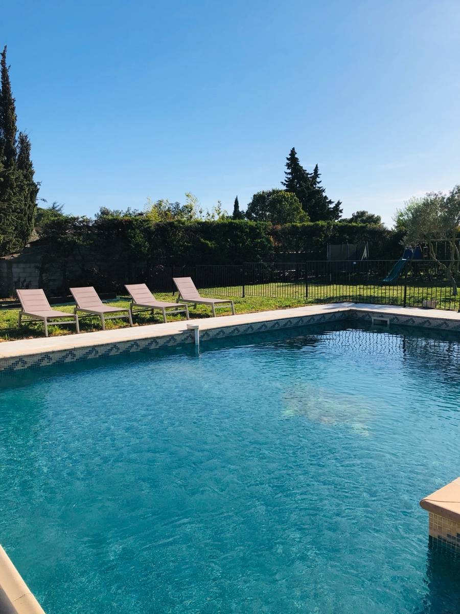 Loue Villa au calme avec piscine sécurisée - 3 chambres, 6 couchages, Arles (13)