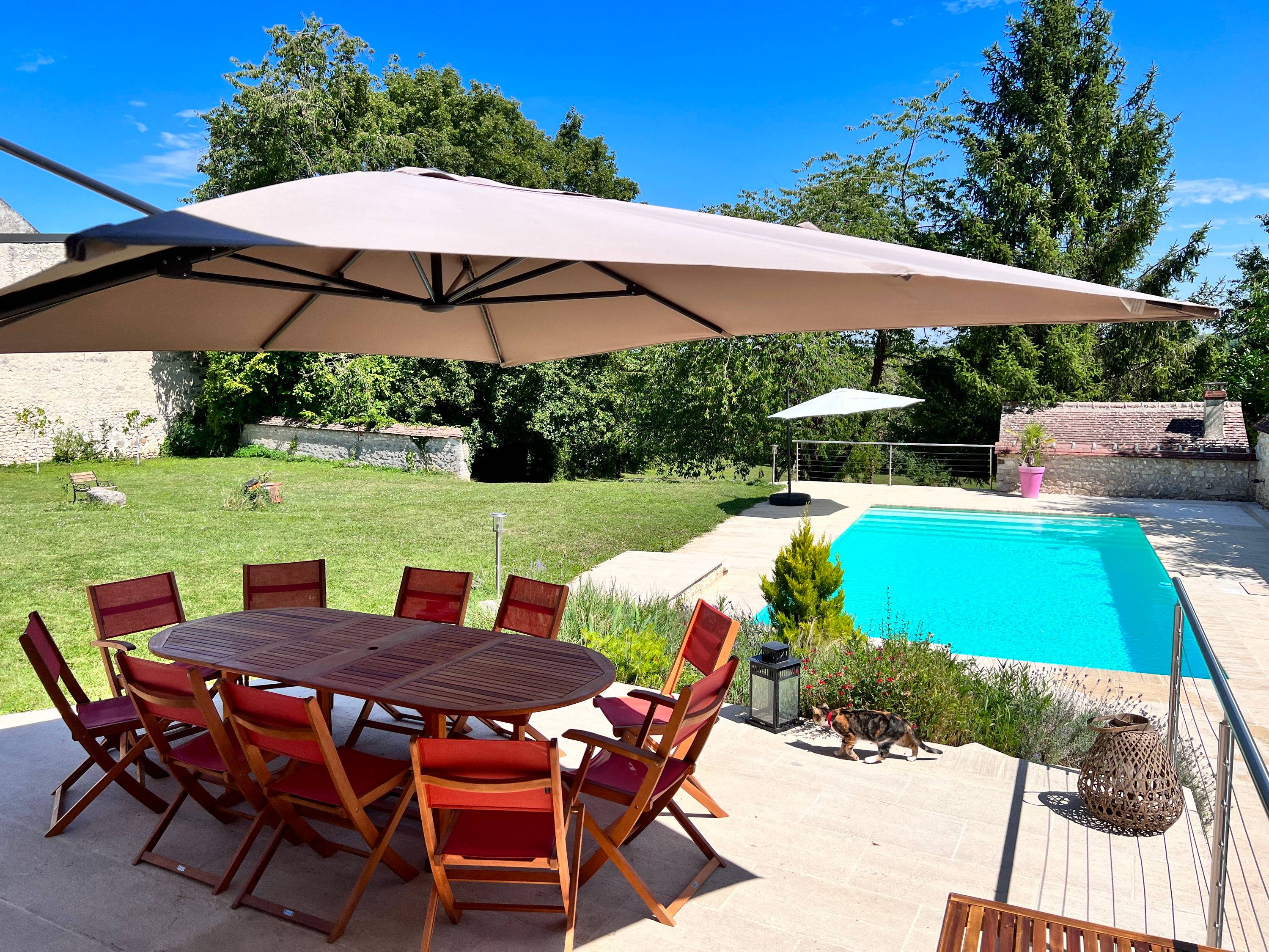 Loue longère authentique avec piscine et grand jardin clos - 1h10 de Paris, proche Fontainebleau, 12 couchages