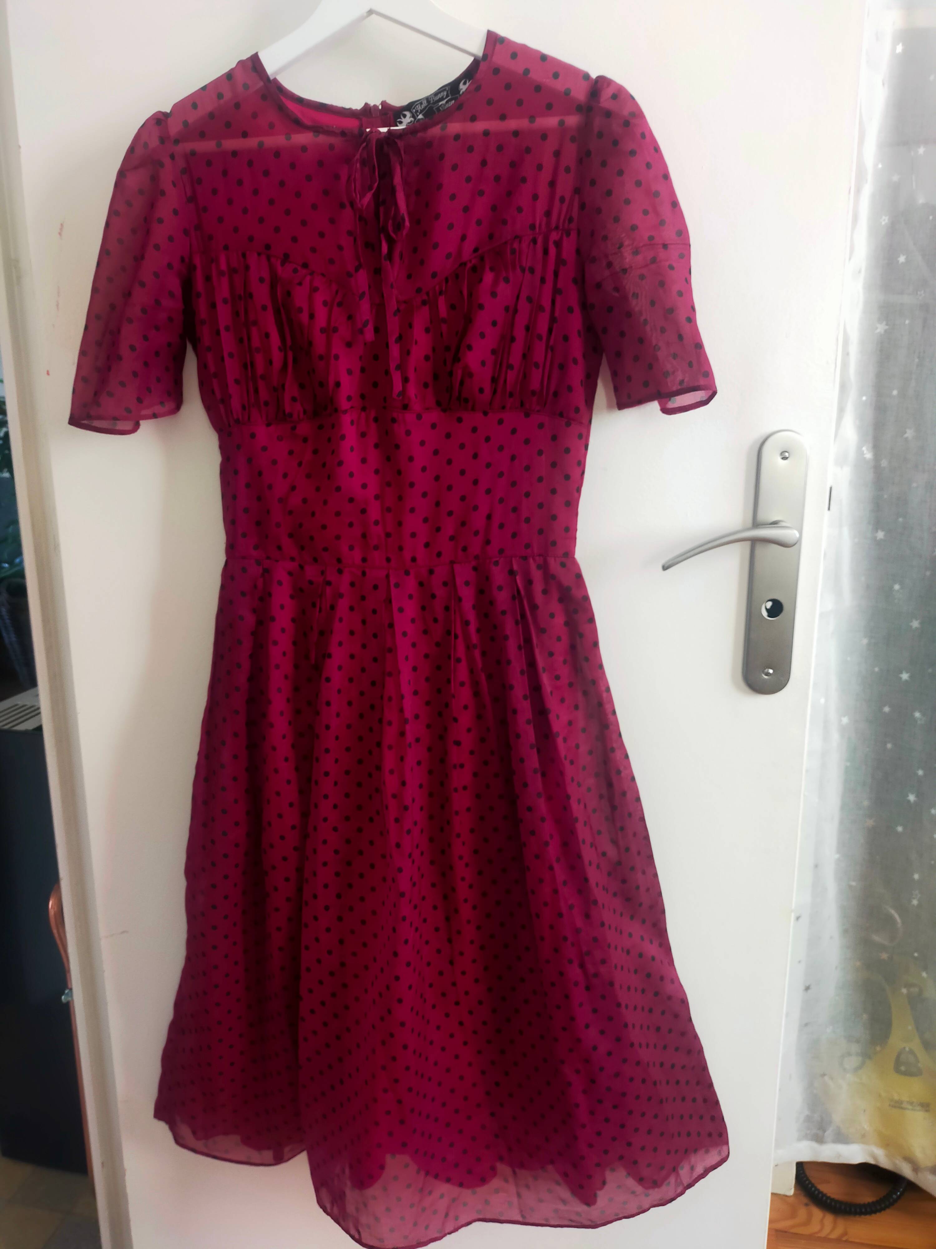 Vends robe rétro Hell Bunny Vixen en voile bordeaux à pois noirs, doublée - Taille XS