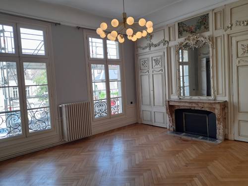 Loue grand appartement T3 95m² lumineux dans hôtel particulier, hypercentre Dijon (21)