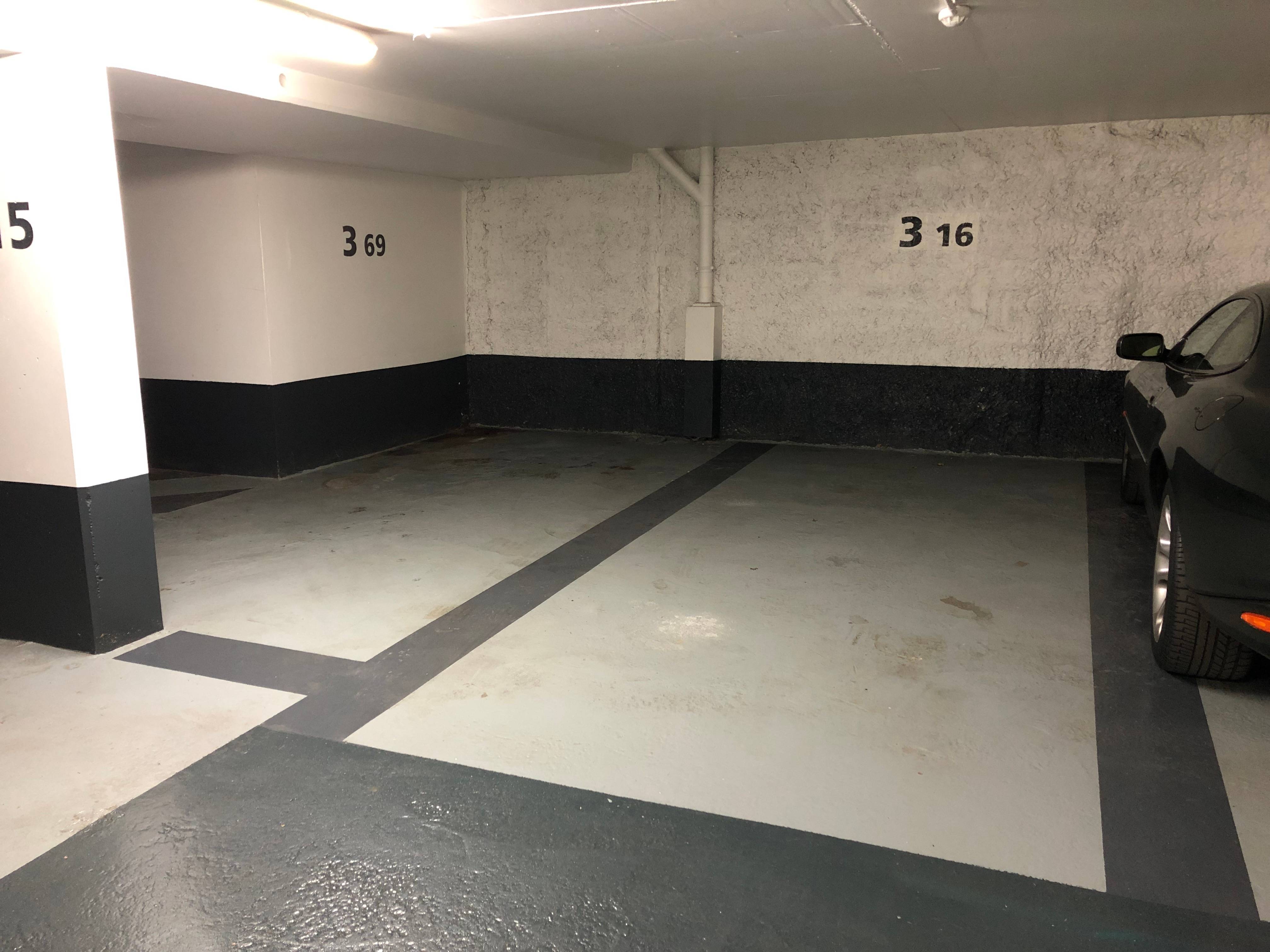 Loue grande place de parking - 16m², Paris 7ème
