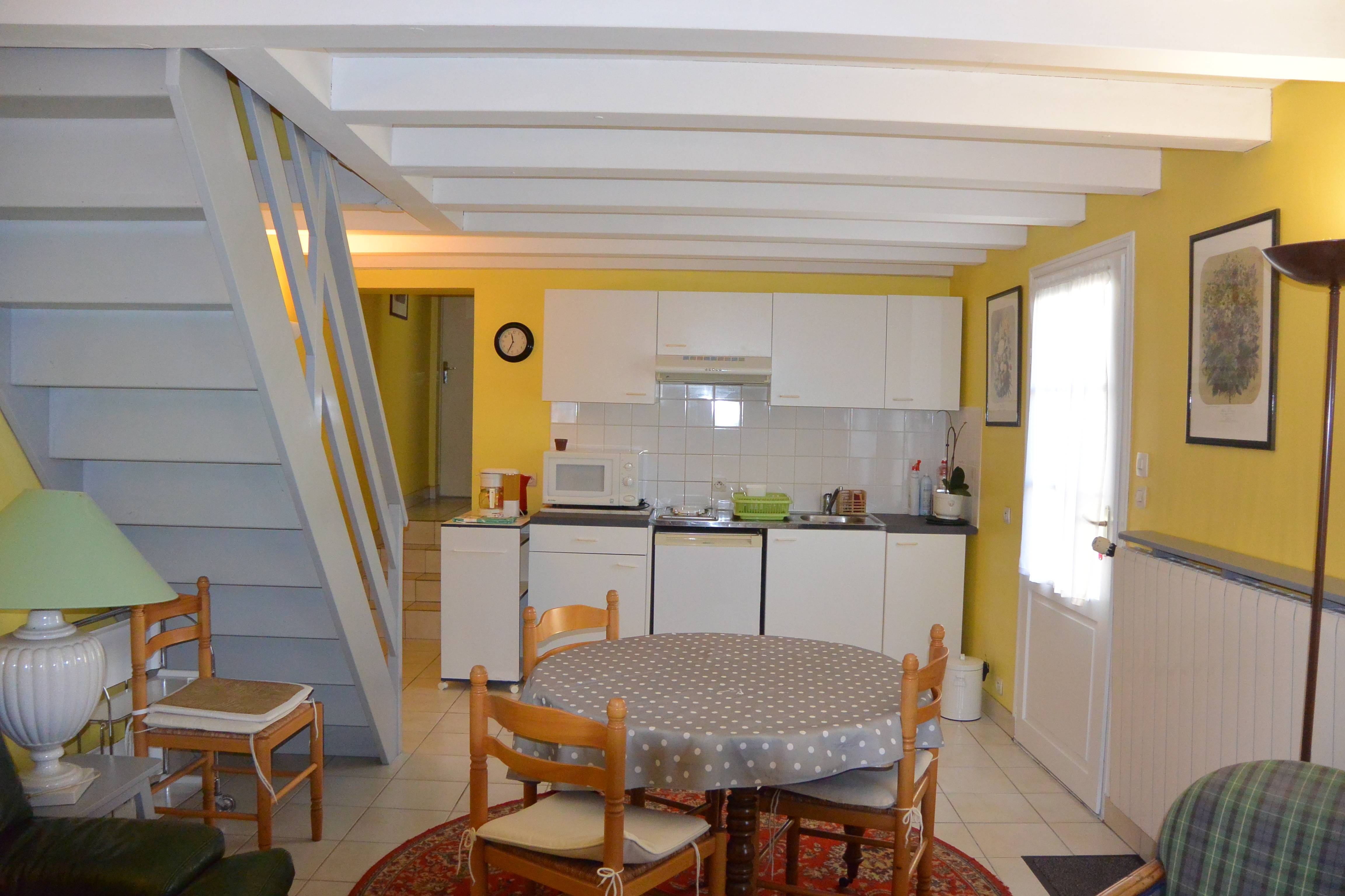 Loue maison meublée 50m² proche centre ville - 2 chambres - Saintes (17)