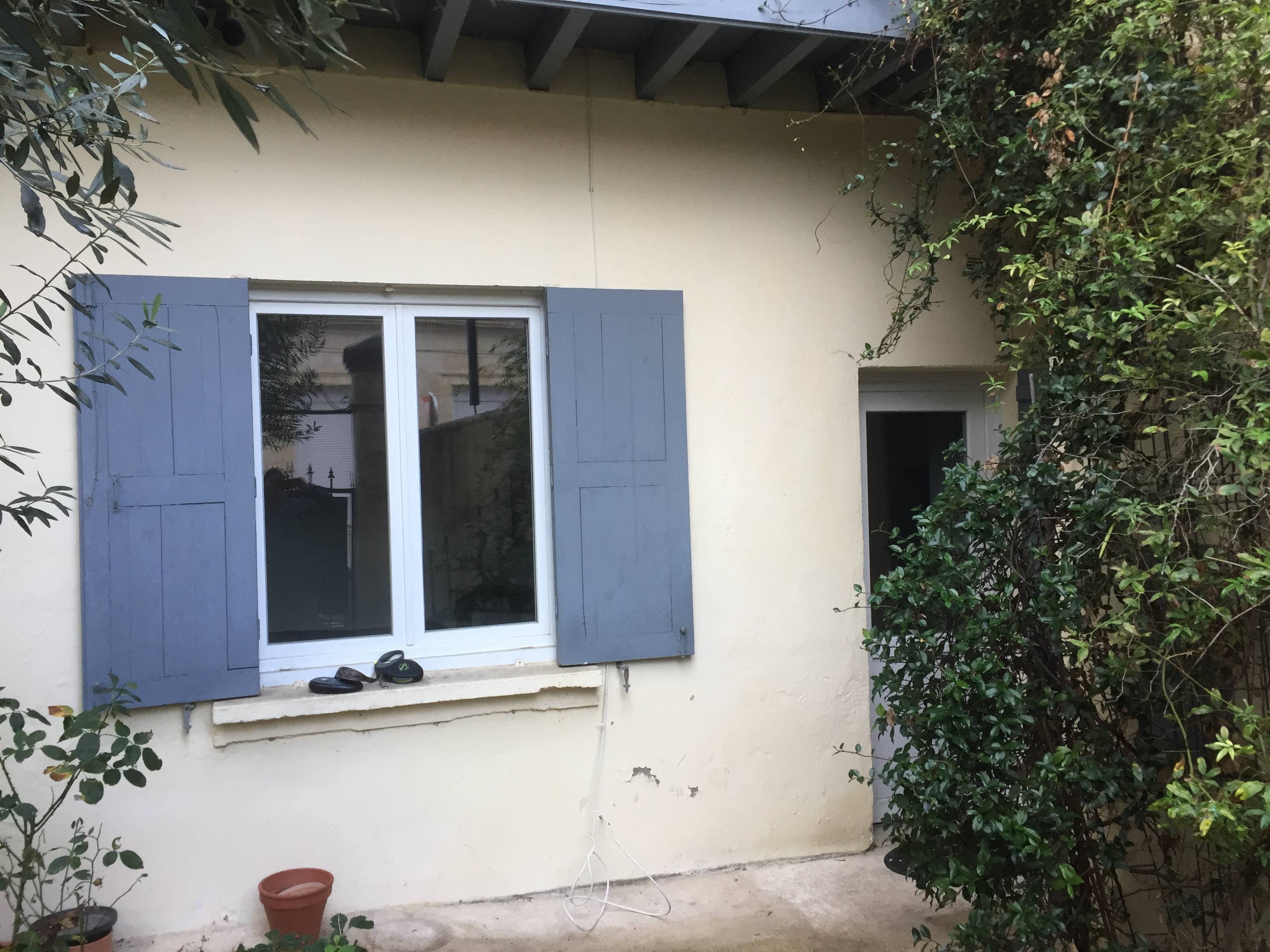 Loue t2 meuble au rez de jardin quartier st genes a bordeaux - 41m²