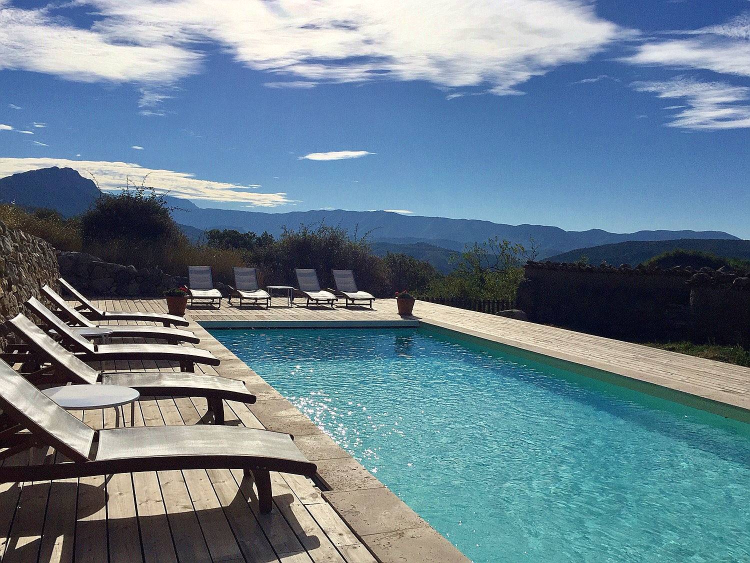 Loue mas Haute Provence, 10 couchages, vue, nature et piscine - Sisteron (04)