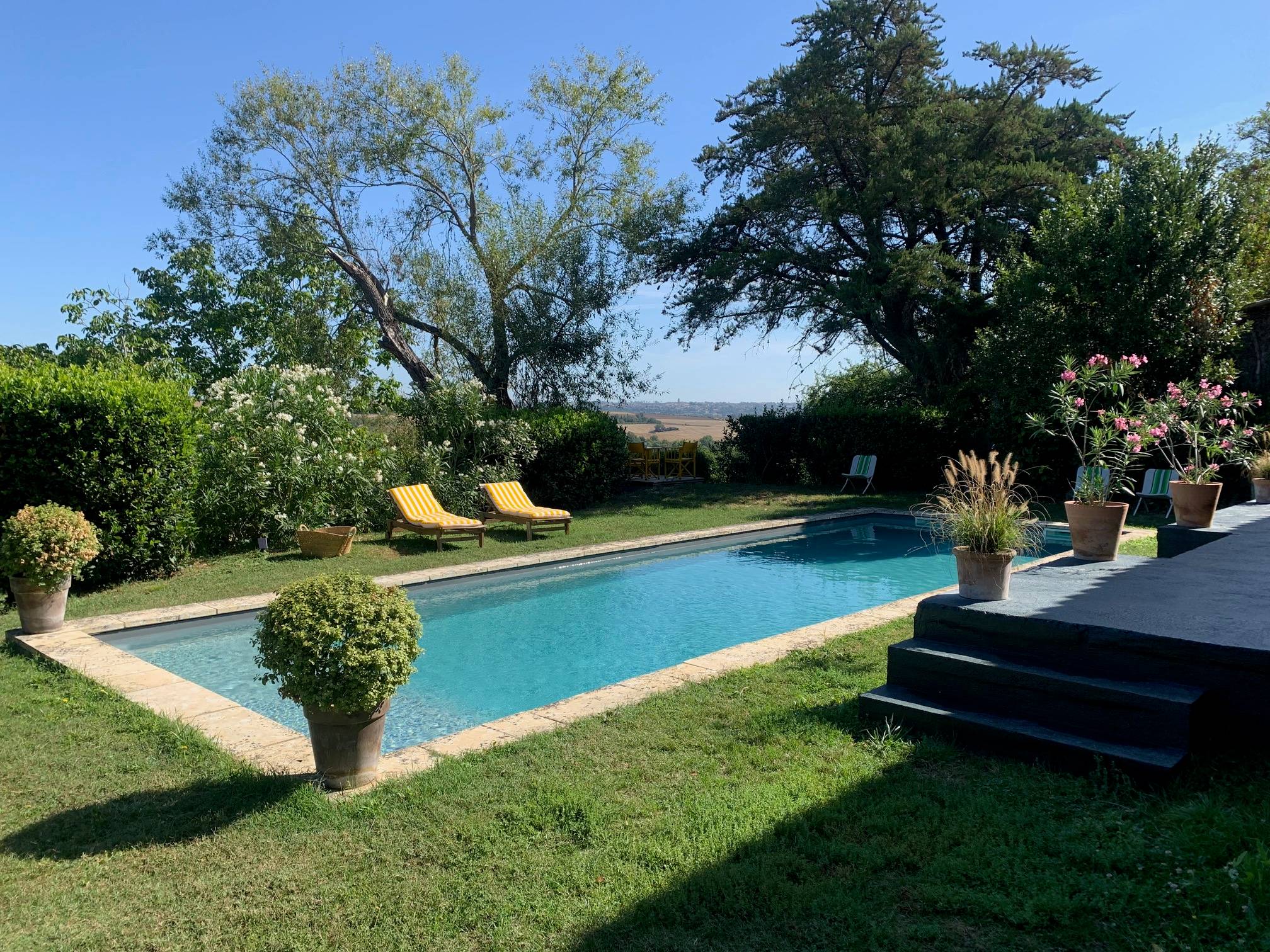Loue maison avec piscine dans le Gers - 5 chambres, 11 couchages - tennis à Terraube (32)