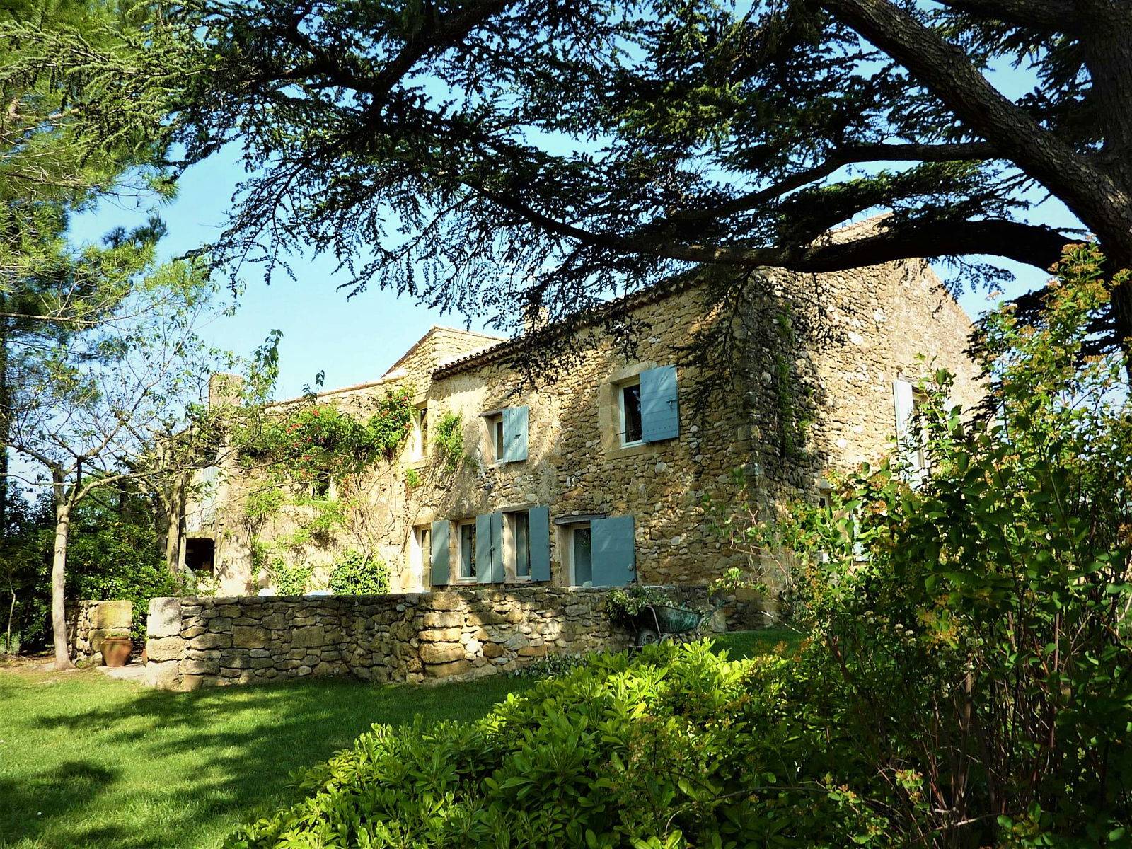 Loue maison dans le Luberon sud, Lourmarin à 2 km - 3 chambres, 6 couchages - grande piscine - Puyvert