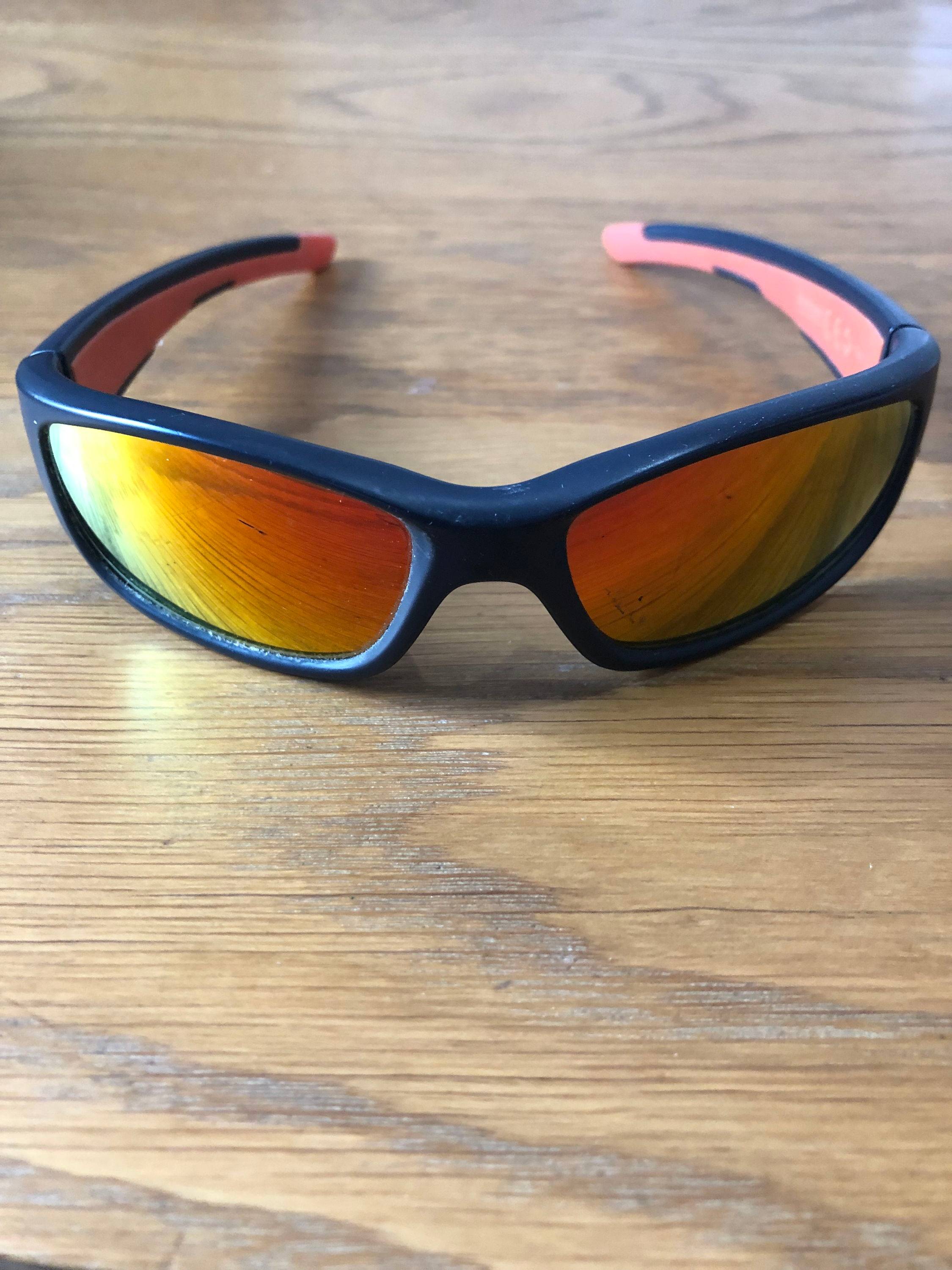 Vends lunettes de soleil enfant Quechua - Taille 9 ans