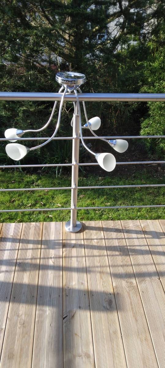 Lustre tout articulé
