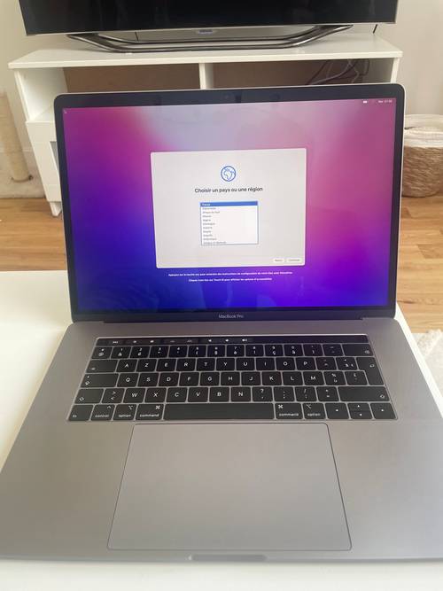 MacBook Pro Touch Bar 15" Retina (Mi-2019) - Core i9 2.3 GHz - SSD 1To - 16 Go - Azerty - Français