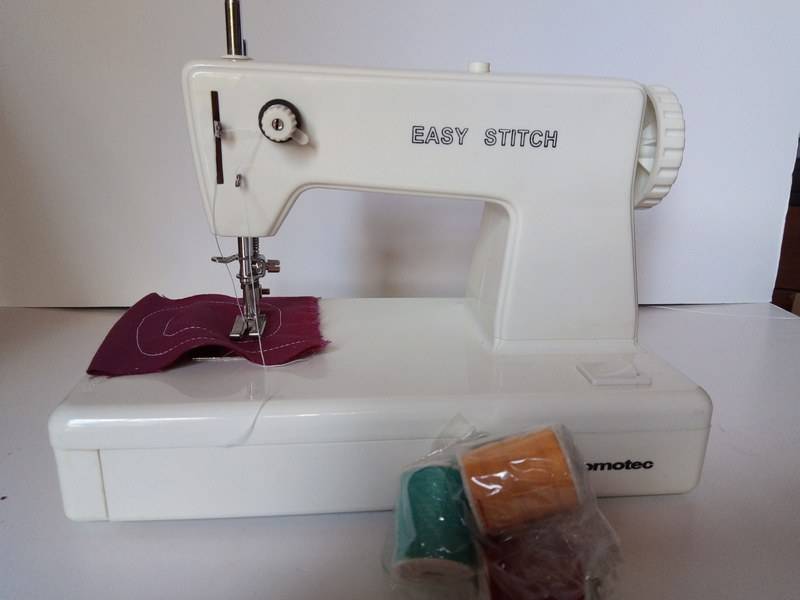 MINI MACHINE A COUDRE