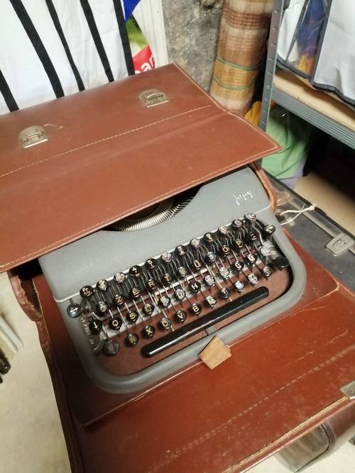 Machine à écrire Japy
