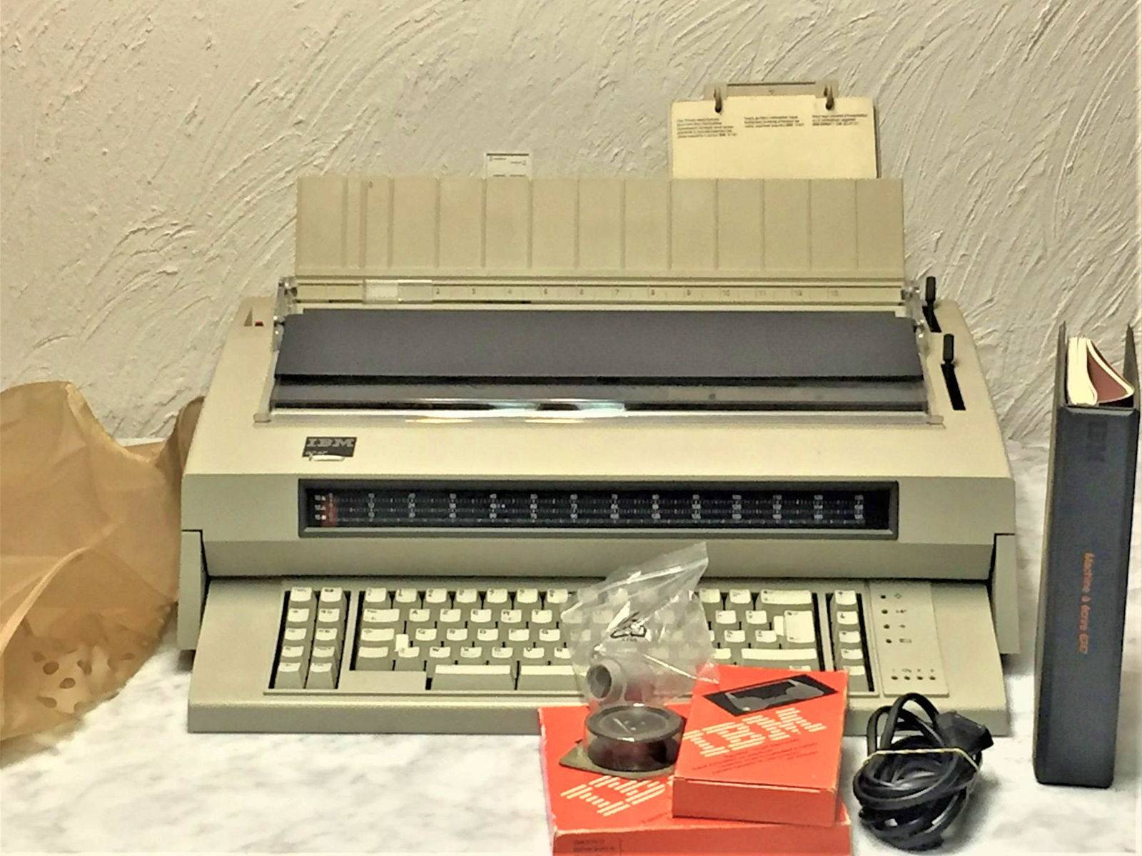 Vends Machine à écrire Electronique IBM 6747