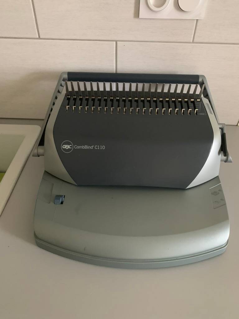 Machine à relier