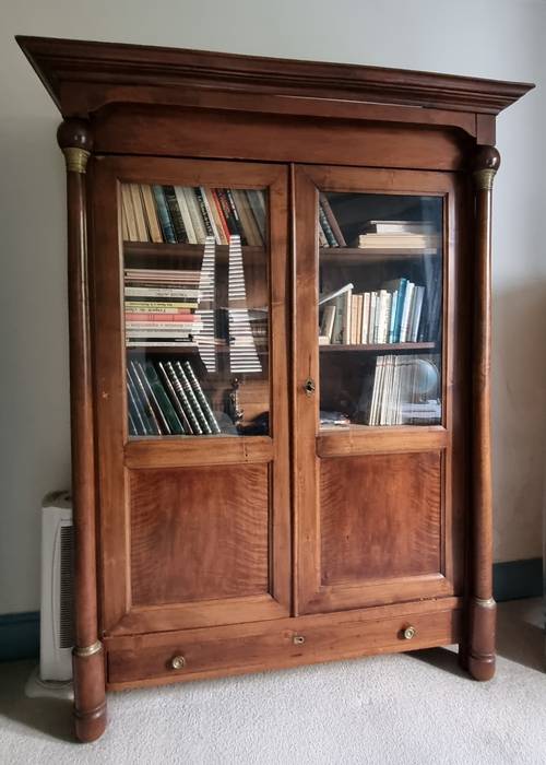 Magnifique Armoire Empire avec colonnes ornées de bronze, rare