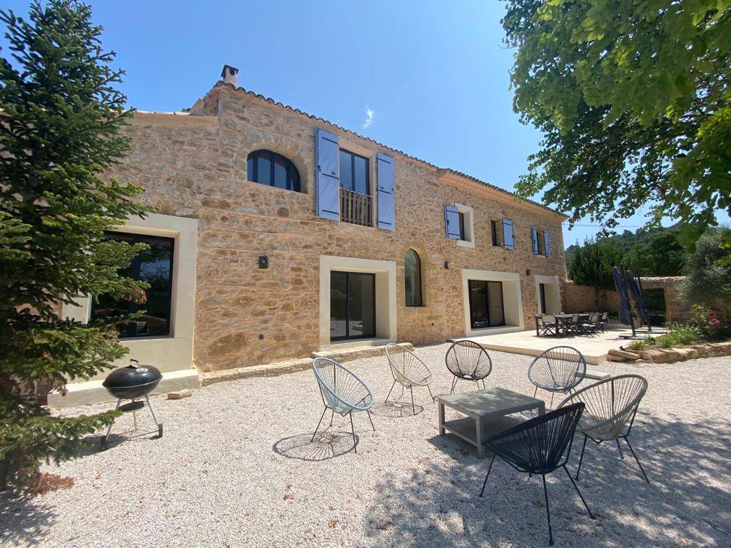 Loue Magnifique bastide rénovée en pierre - capacité 26 couchages, Jouques (près Aix en Provence)