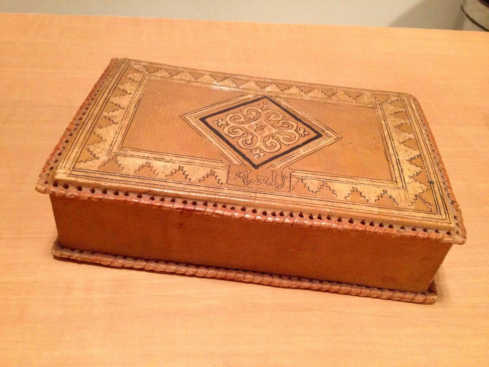 Magnifique boite marocaine en cuir ancienne