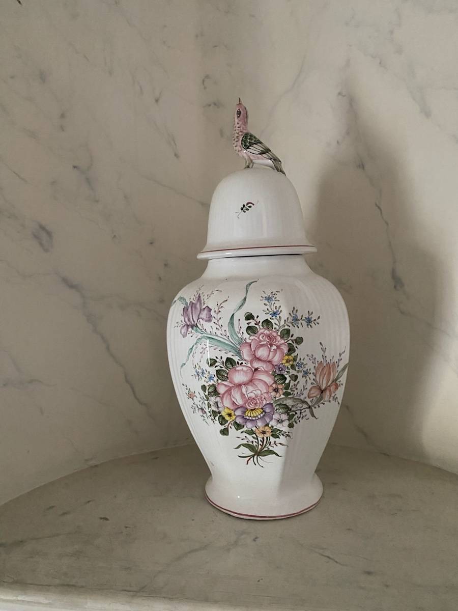 Vends magnifique pot avec couvercle Moustiers