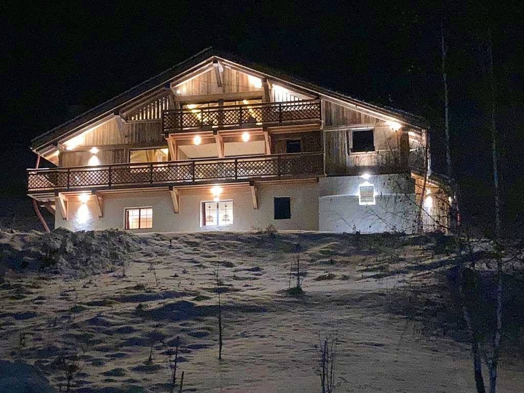 Loue magnifique ferme rénovée à St Nicolas de Veroce 7 chambres, 18