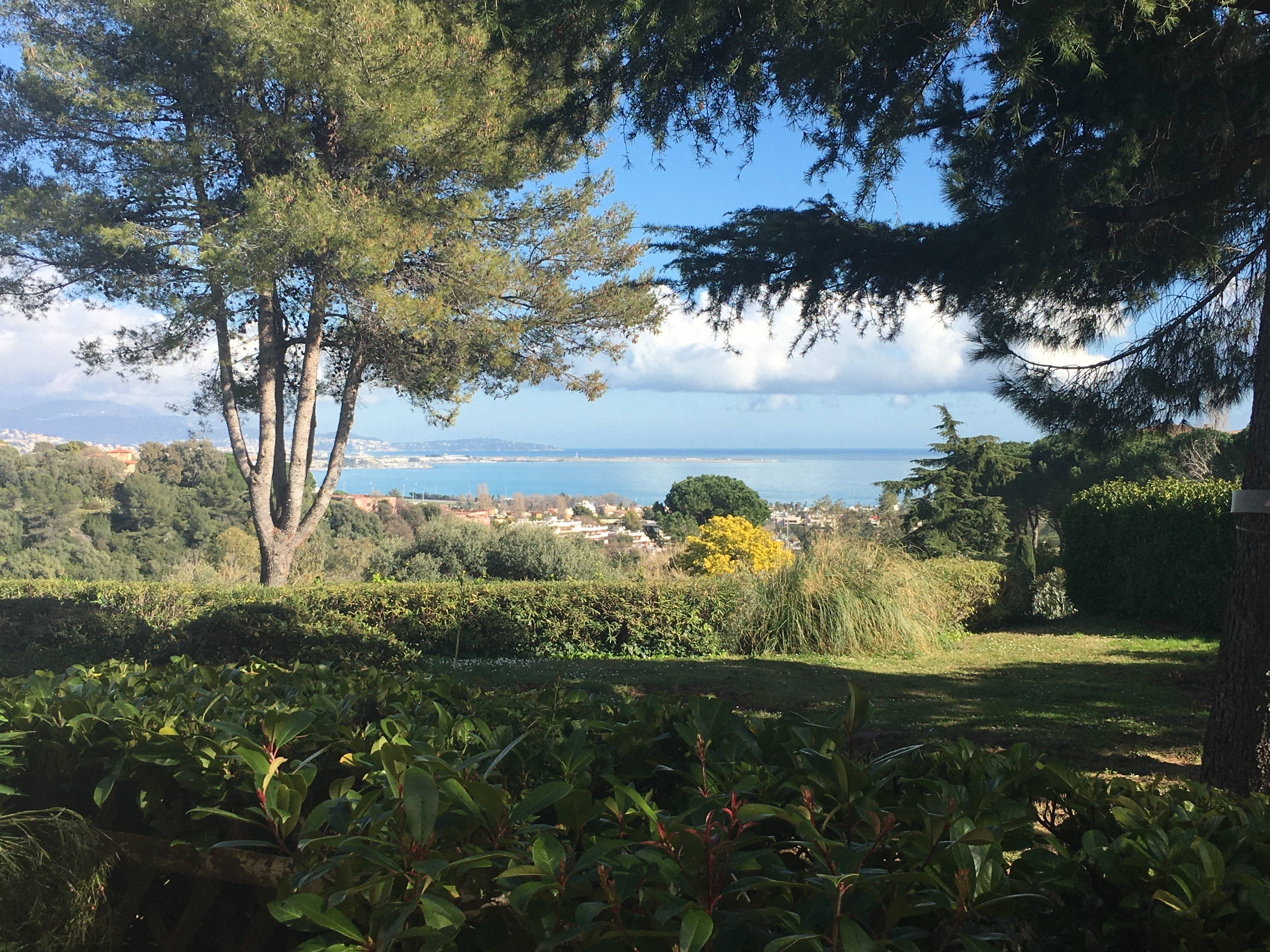 Loue appartement rez-de-jardin au calme vue mer - 5 couchages - Villeneuve-Loubet (06)